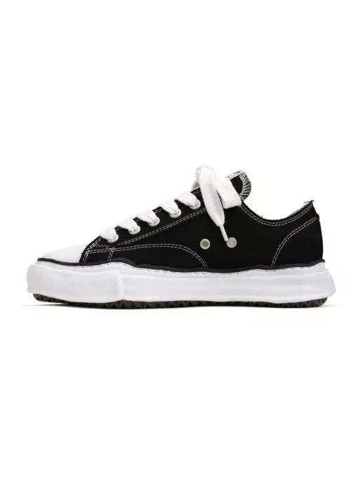 Maison Mihara Yasuhiro Peterson – Black/White